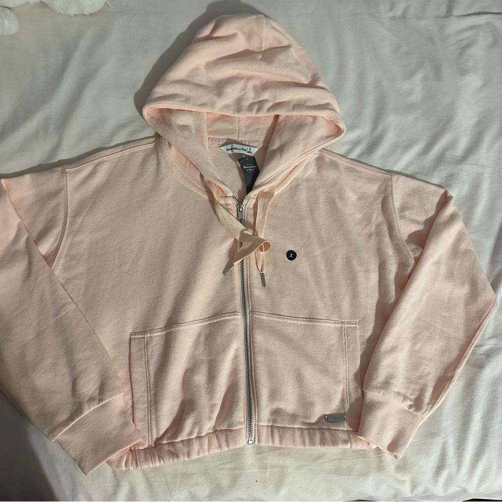 Abercrombie & Fitch Light Pink Cropped Hoodie